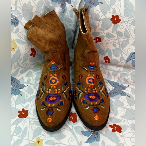 Mudd 9.5 medium women’s Cheyenne Brown faux suede boot - Picture 1 of 5